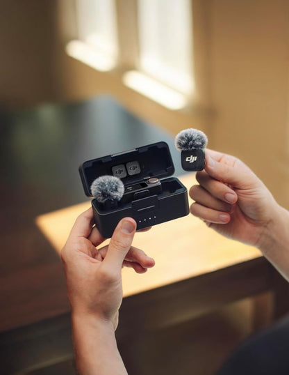 Micrófono Dji Mic 3, estándar (2 Tx + 1 Rx + funda de carga), color negro